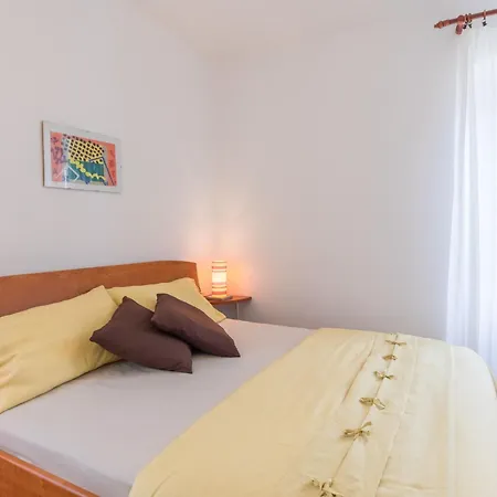 Ivona In Strandnaehe By Interhome Daire Malinska