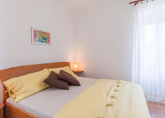 Ivona In Strandnaehe By Interhome Daire Malinska